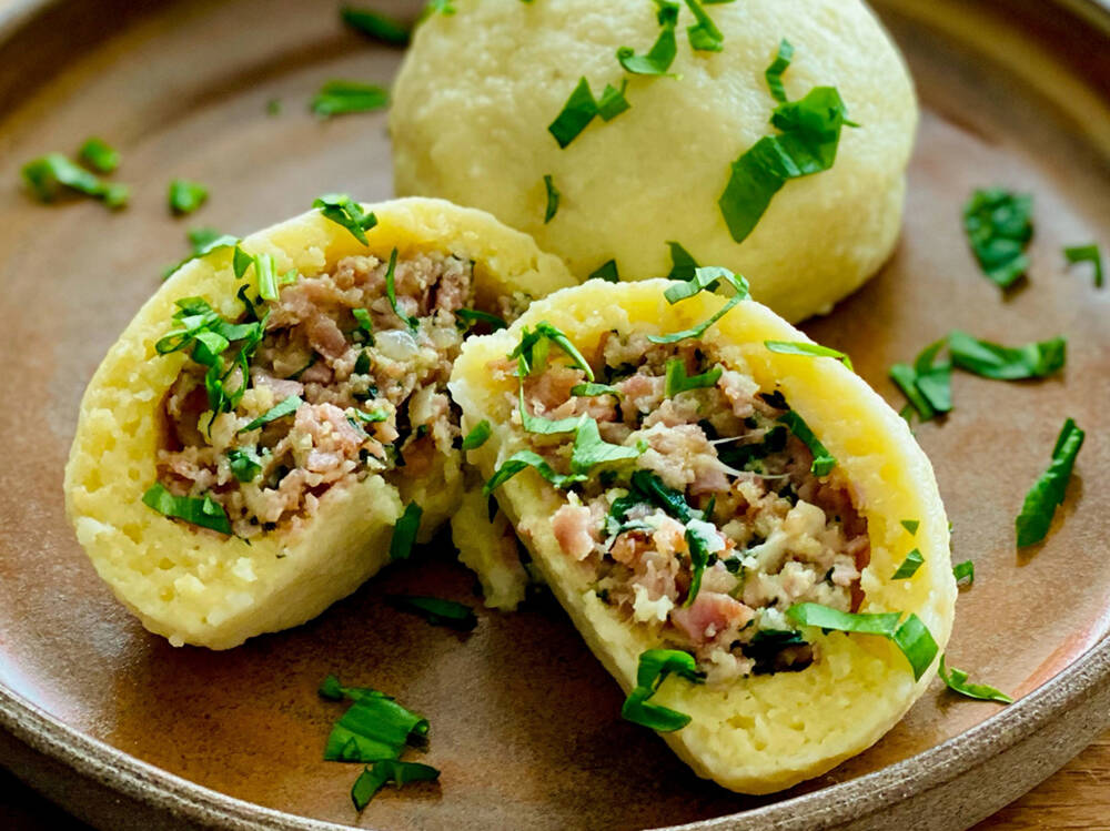 Selchfleisch-Bärlauch-Bergkäse Knödel - Vorarlberg Milch eGen