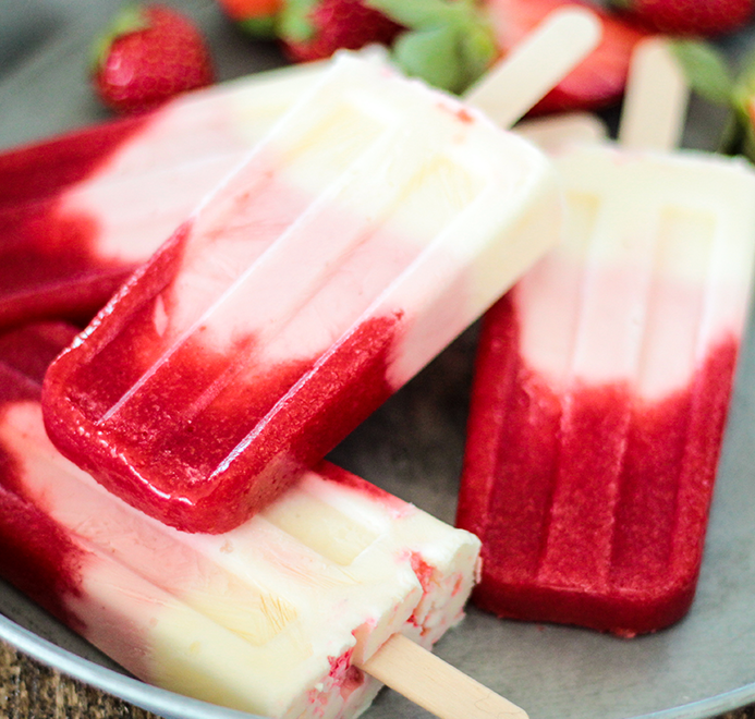 Erdbeer-Sauerrahm-Eislutscher - Vorarlberg Milch eGen Erdbeer-Sauerrahm-Eislutscher - Vorarlberg Milch eGen