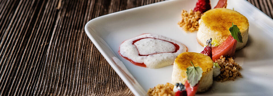 Rahmkuchen mit Rhabarber - Vorarlberg Milch eGen